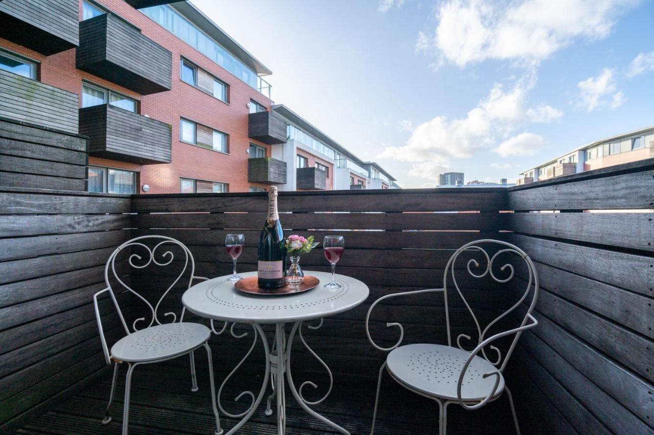Caliber Stays Birmingham Bliss - Medusa Suite Apartments - Central 2-Bed Retreat - City Attractions, Sleeps 4, Free Netflix, Nearby Parking & Close Proximity - Bullring, Grand Central, The Cube - 5 Minutes Walk Exterior foto