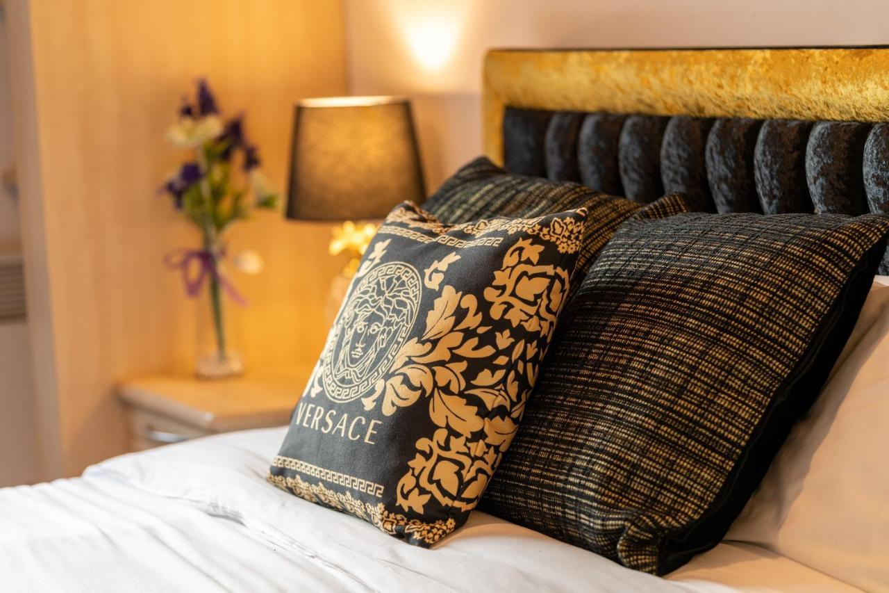 Caliber Stays Birmingham Bliss - Medusa Suite Apartments - Central 2-Bed Retreat - City Attractions, Sleeps 4, Free Netflix, Nearby Parking & Close Proximity - Bullring, Grand Central, The Cube - 5 Minutes Walk Exterior foto