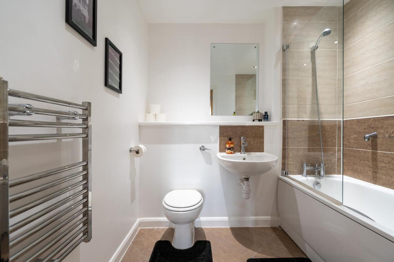 Caliber Stays Birmingham Bliss - Medusa Suite Apartments - Central 2-Bed Retreat - City Attractions, Sleeps 4, Free Netflix, Nearby Parking & Close Proximity - Bullring, Grand Central, The Cube - 5 Minutes Walk Exterior foto