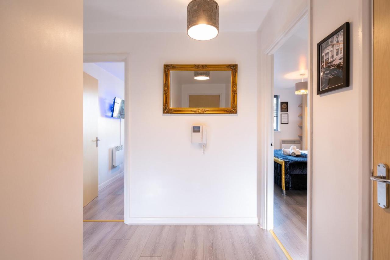 Caliber Stays Birmingham Bliss - Medusa Suite Apartments - Central 2-Bed Retreat - City Attractions, Sleeps 4, Free Netflix, Nearby Parking & Close Proximity - Bullring, Grand Central, The Cube - 5 Minutes Walk Exterior foto